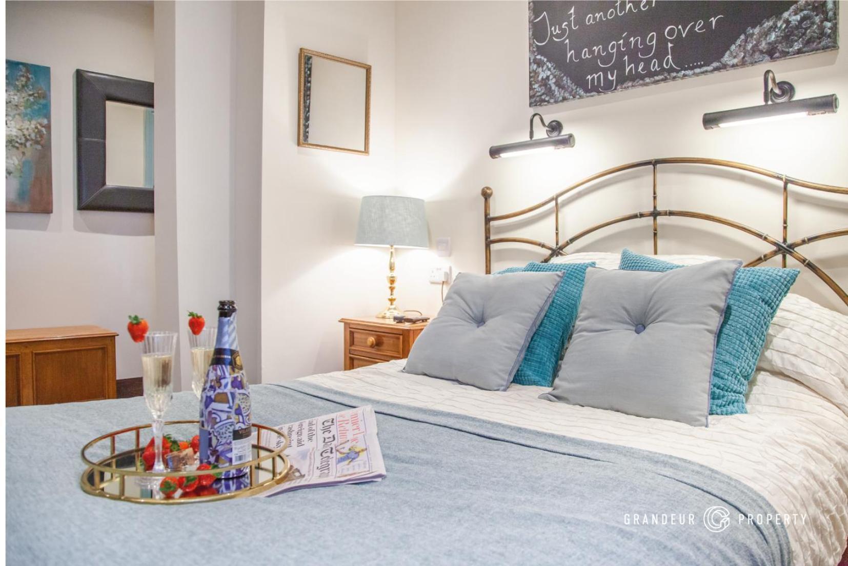 The Gardenside Apartment By Grandeur Property บอร์นมัธ ภายนอก รูปภาพ